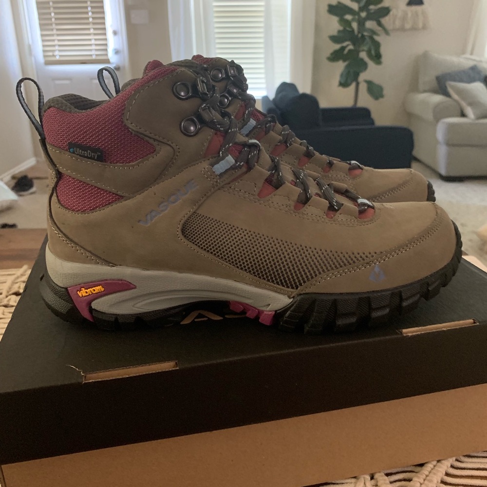Brand new women’s Vasque 8.5 hiking boots
